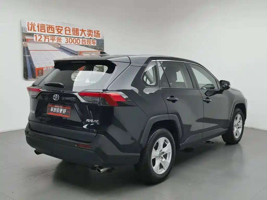 2023 RAV4 2.0L CVT 2WD Urban Edition — миниатюра 2