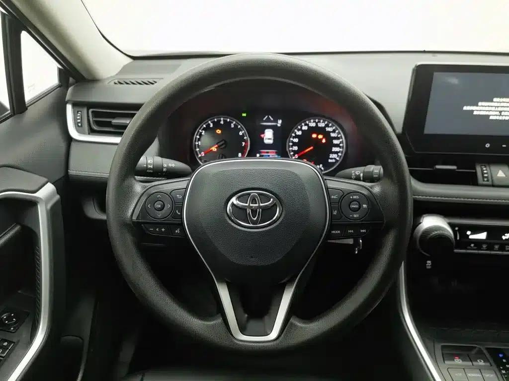 2023 RAV4 2.0L CVT 2WD Urban Edition — миниатюра 11