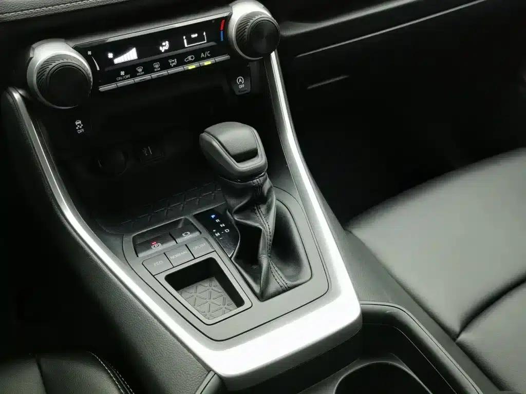 2023 RAV4 2.0L CVT 2WD Urban Edition — миниатюра 13