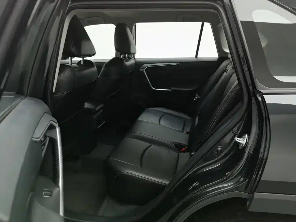 2023 RAV4 2.0L CVT 2WD Urban Edition — миниатюра 15
