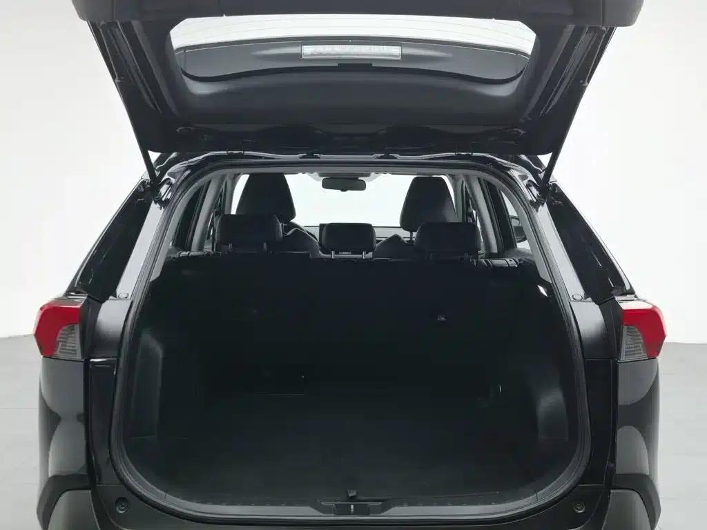 2023 RAV4 2.0L CVT 2WD Urban Edition — миниатюра 16