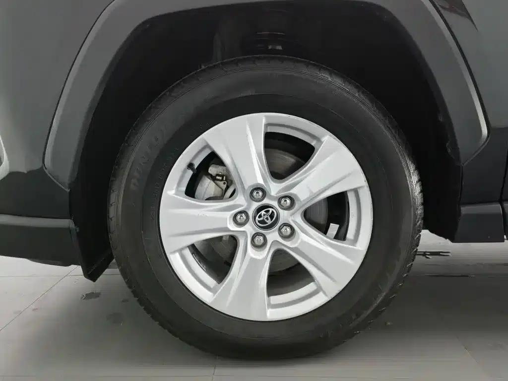 2023 RAV4 2.0L CVT 2WD Urban Edition — миниатюра 17