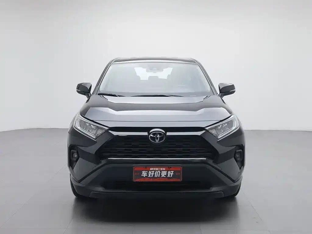 2023 RAV4 2.0L CVT 2WD Urban Edition — миниатюра 3