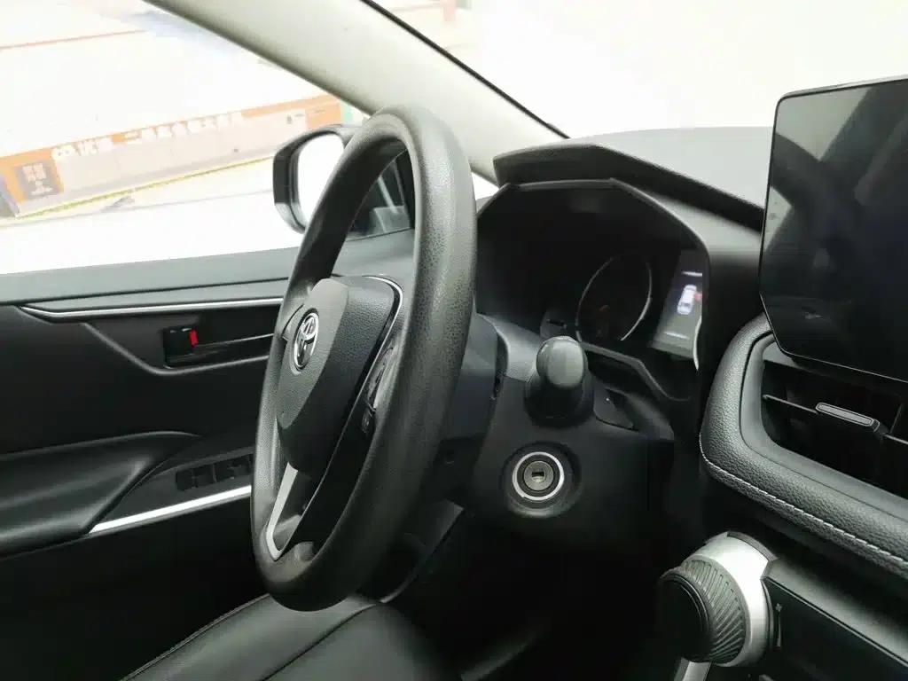 2023 RAV4 2.0L CVT 2WD Urban Edition — миниатюра 22