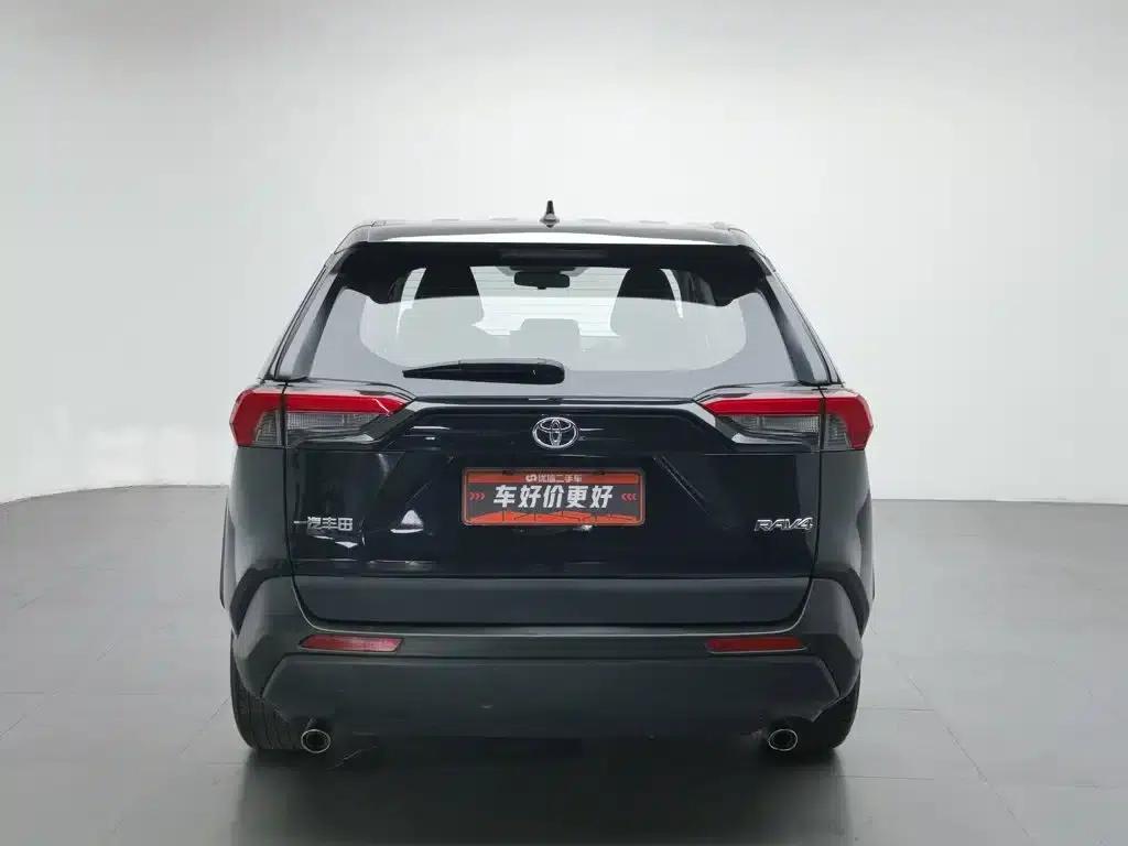 2023 RAV4 2.0L CVT 2WD Urban Edition — миниатюра 4