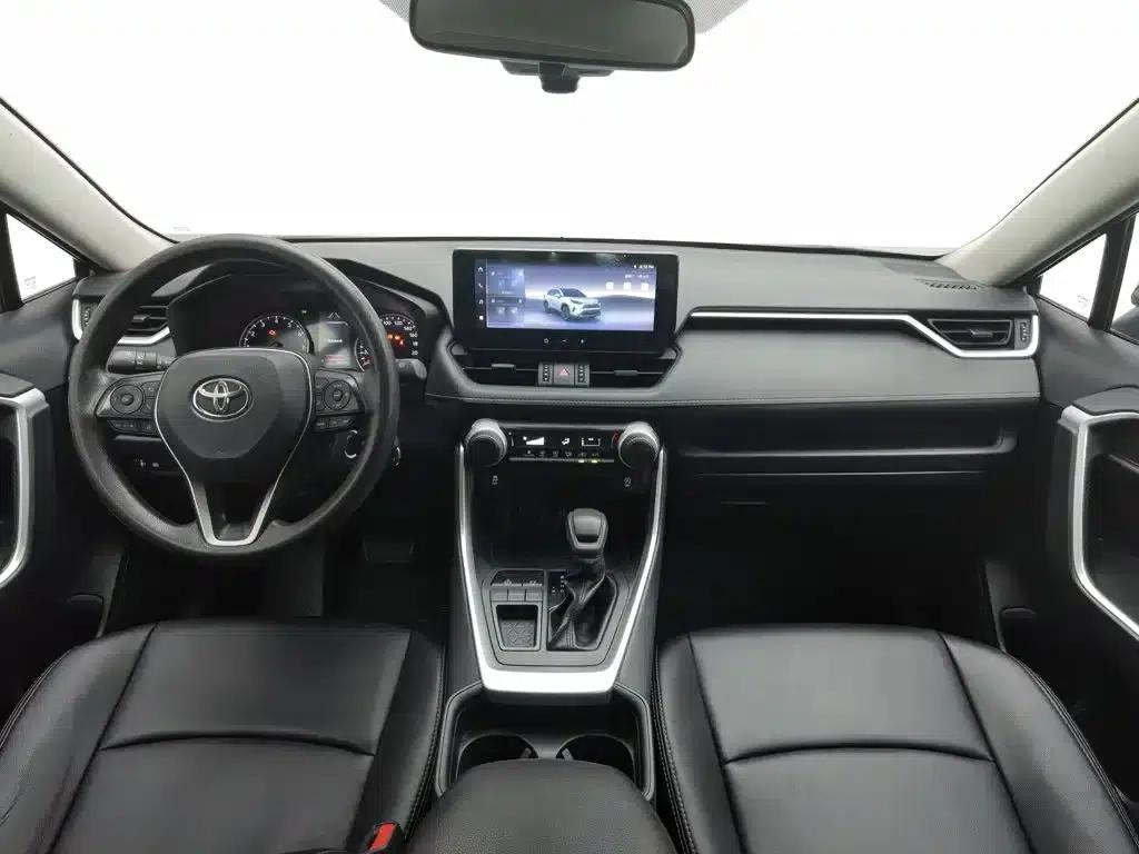 2023 RAV4 2.0L CVT 2WD Urban Edition — миниатюра 5