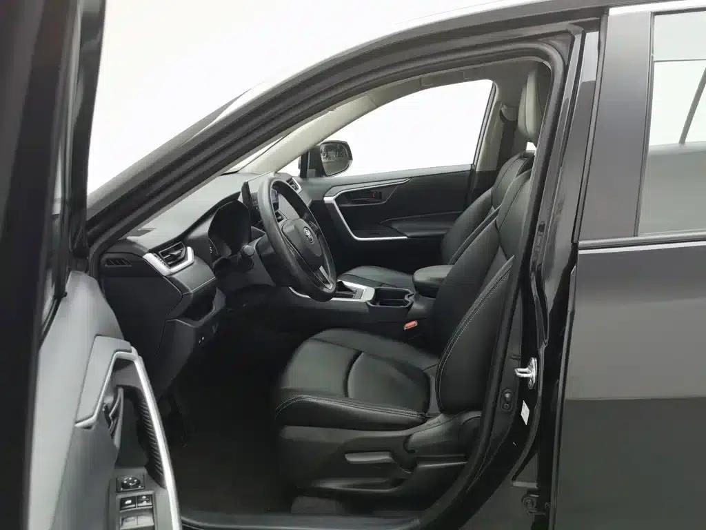2023 RAV4 2.0L CVT 2WD Urban Edition — миниатюра 10