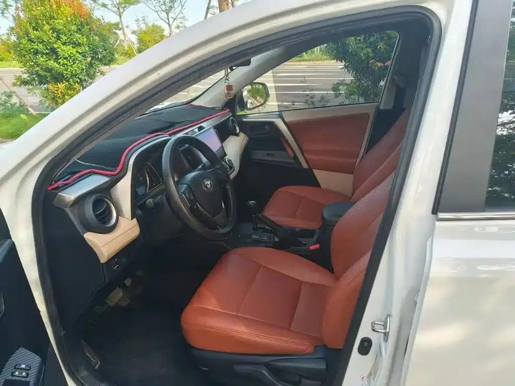 2013 RAV4 2.0L CVT 2WD Urban Edition — миниатюра 5