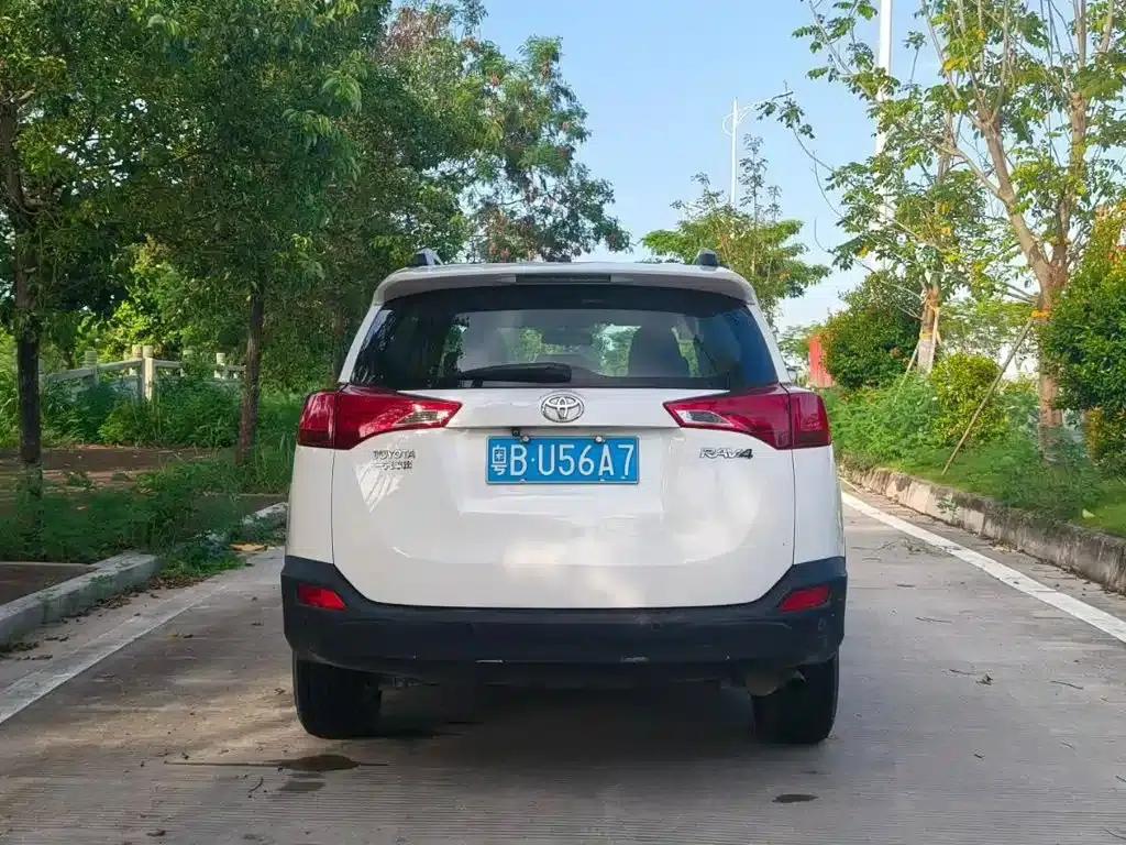 2013 RAV4 2.0L CVT 2WD Urban Edition — миниатюра 8