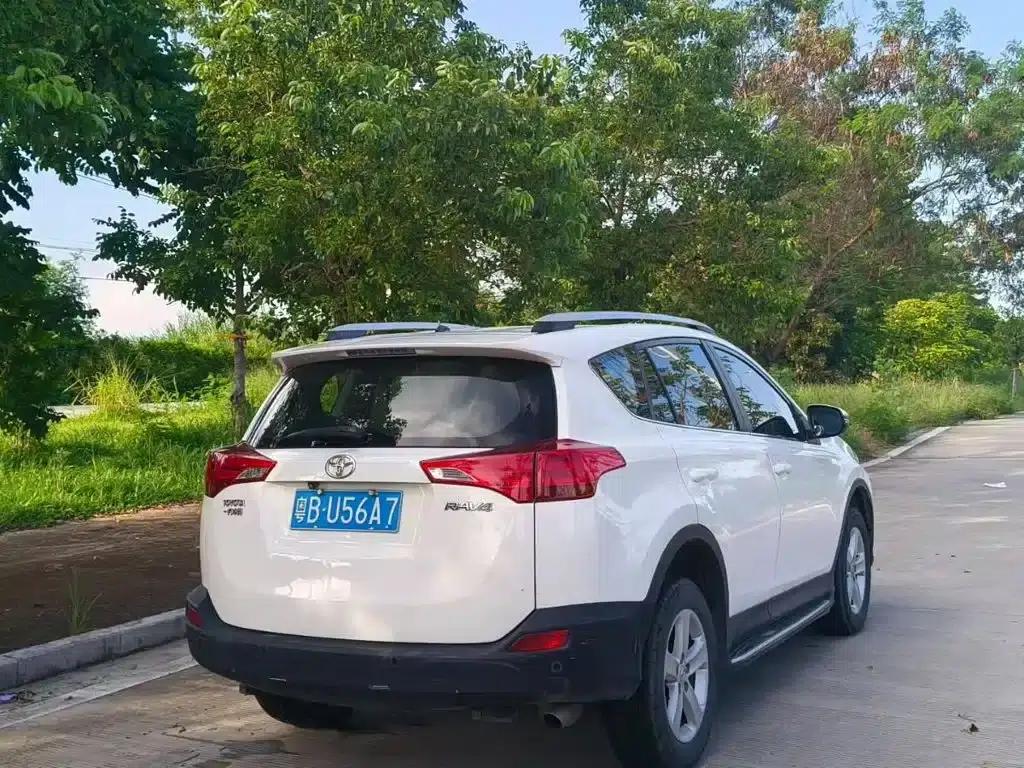 2013 RAV4 2.0L CVT 2WD Urban Edition — миниатюра 9