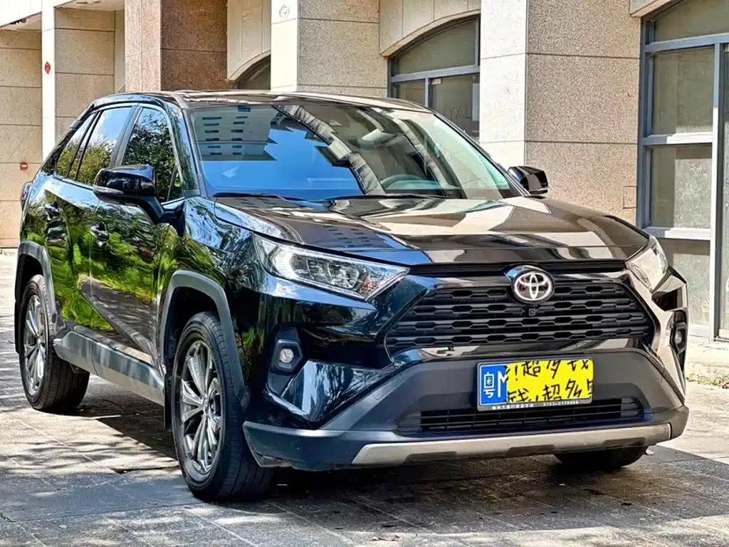 2023 RAV4 2.0L CVT 2WD Fashion Edition — миниатюра 3