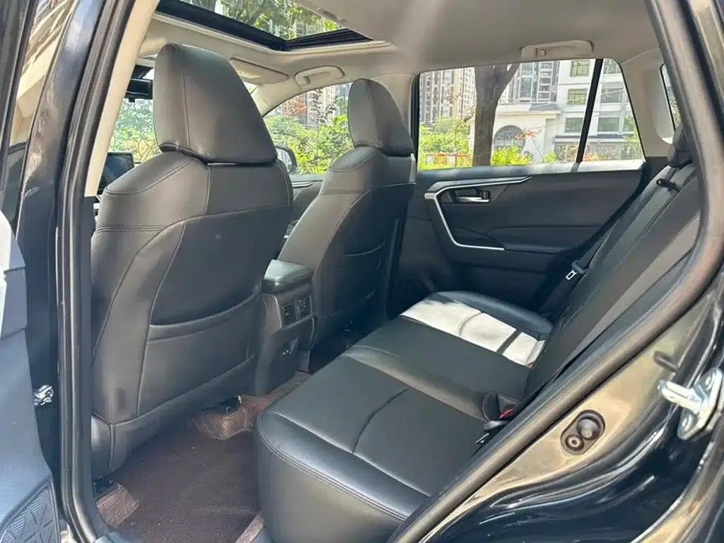 2023 RAV4 2.0L CVT 2WD Fashion Edition — миниатюра 8