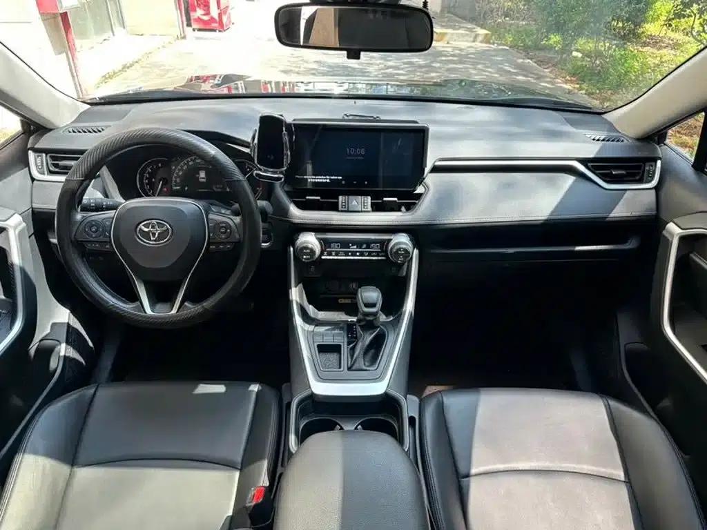 2023 RAV4 2.0L CVT 2WD Fashion Edition — миниатюра 9