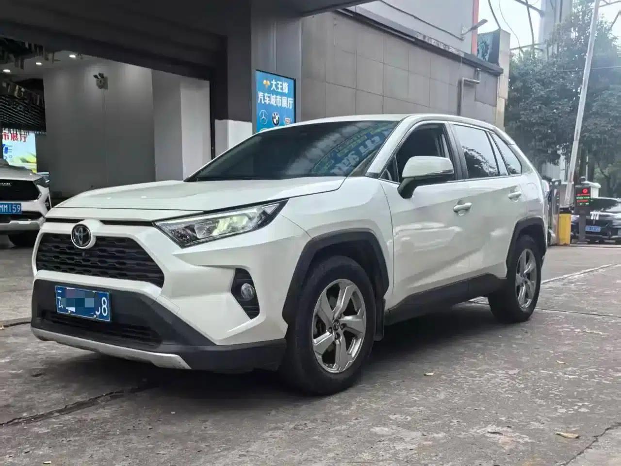 RAV4 2020 2.0L CVT 4WD Fashion Plus Edition — миниатюра 1