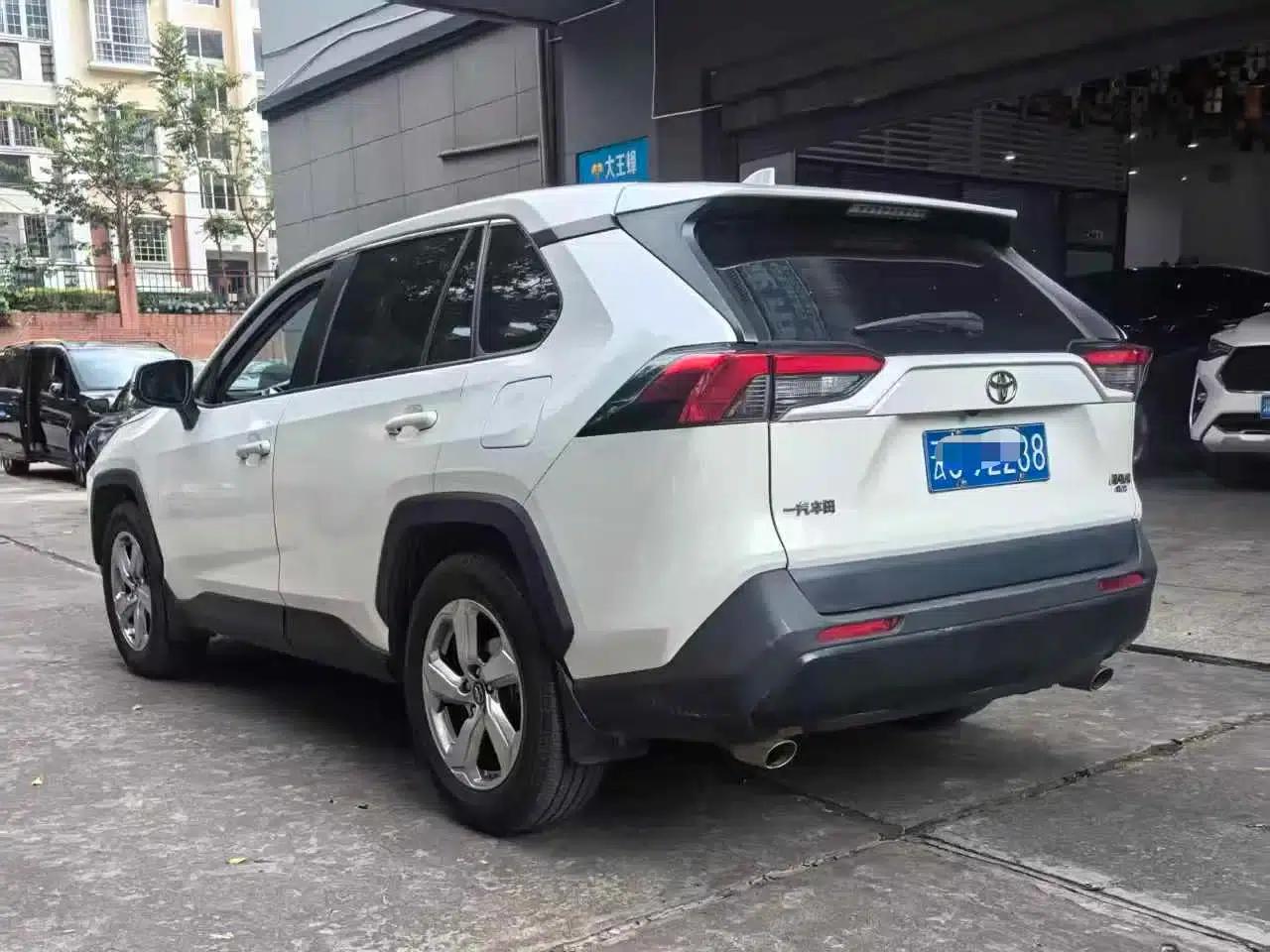 RAV4 2020 2.0L CVT 4WD Fashion Plus Edition — миниатюра 12