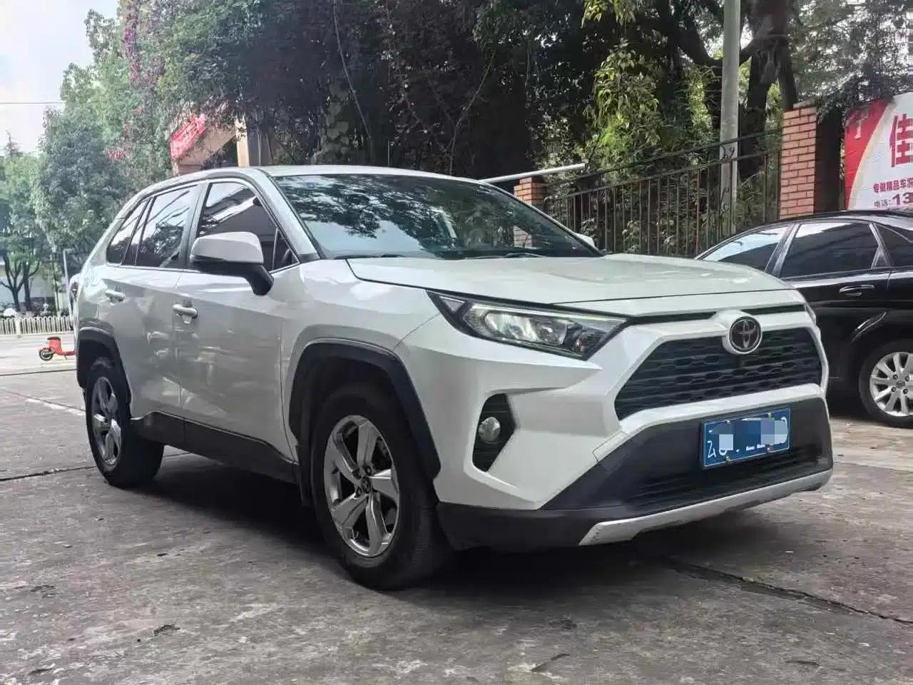 RAV4 2020 2.0L CVT 4WD Fashion Plus Edition — миниатюра 3