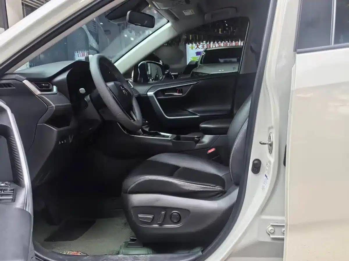 RAV4 2020 2.0L CVT 4WD Fashion Plus Edition — миниатюра 4