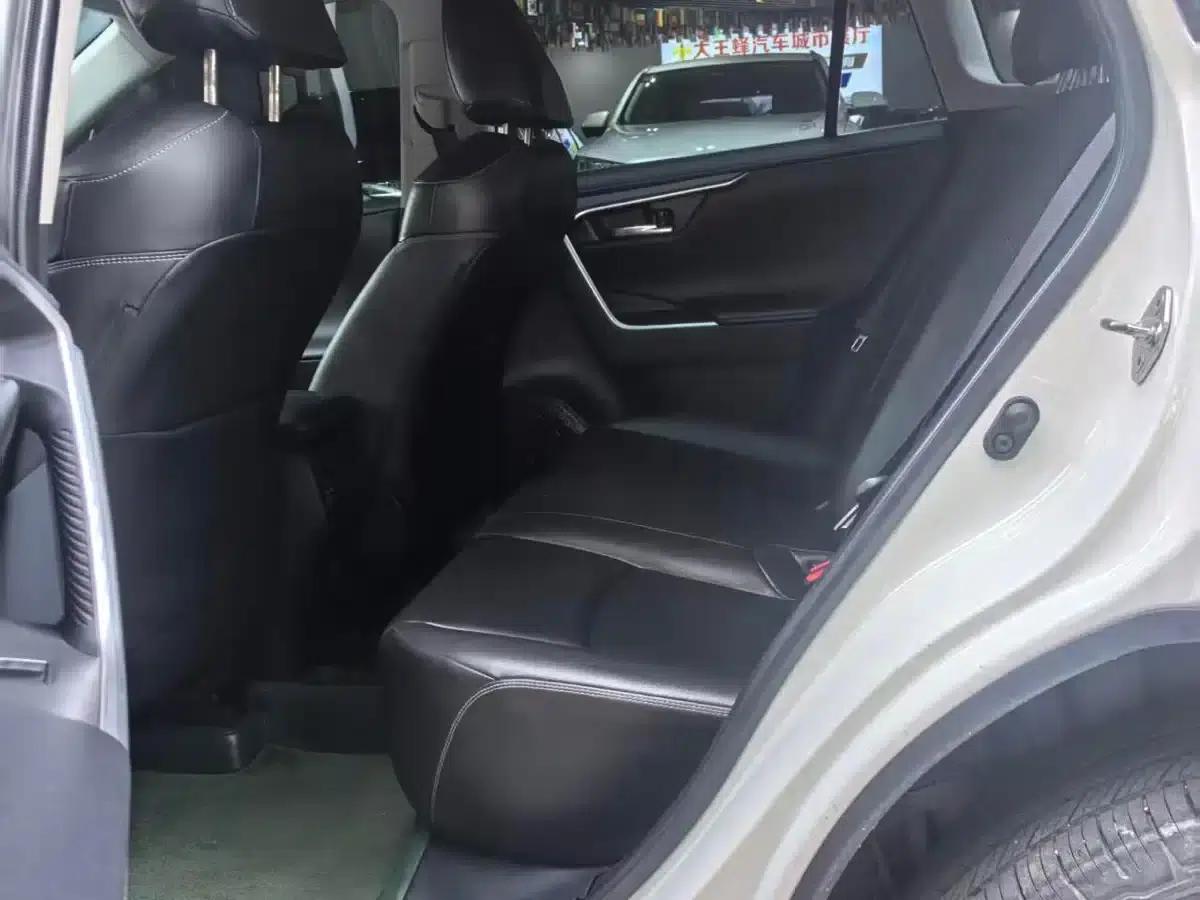 RAV4 2020 2.0L CVT 4WD Fashion Plus Edition — миниатюра 5