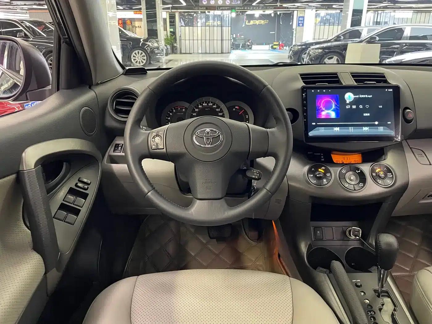 2011 RAV4 2.0L Automatic Classic Edition — миниатюра 12