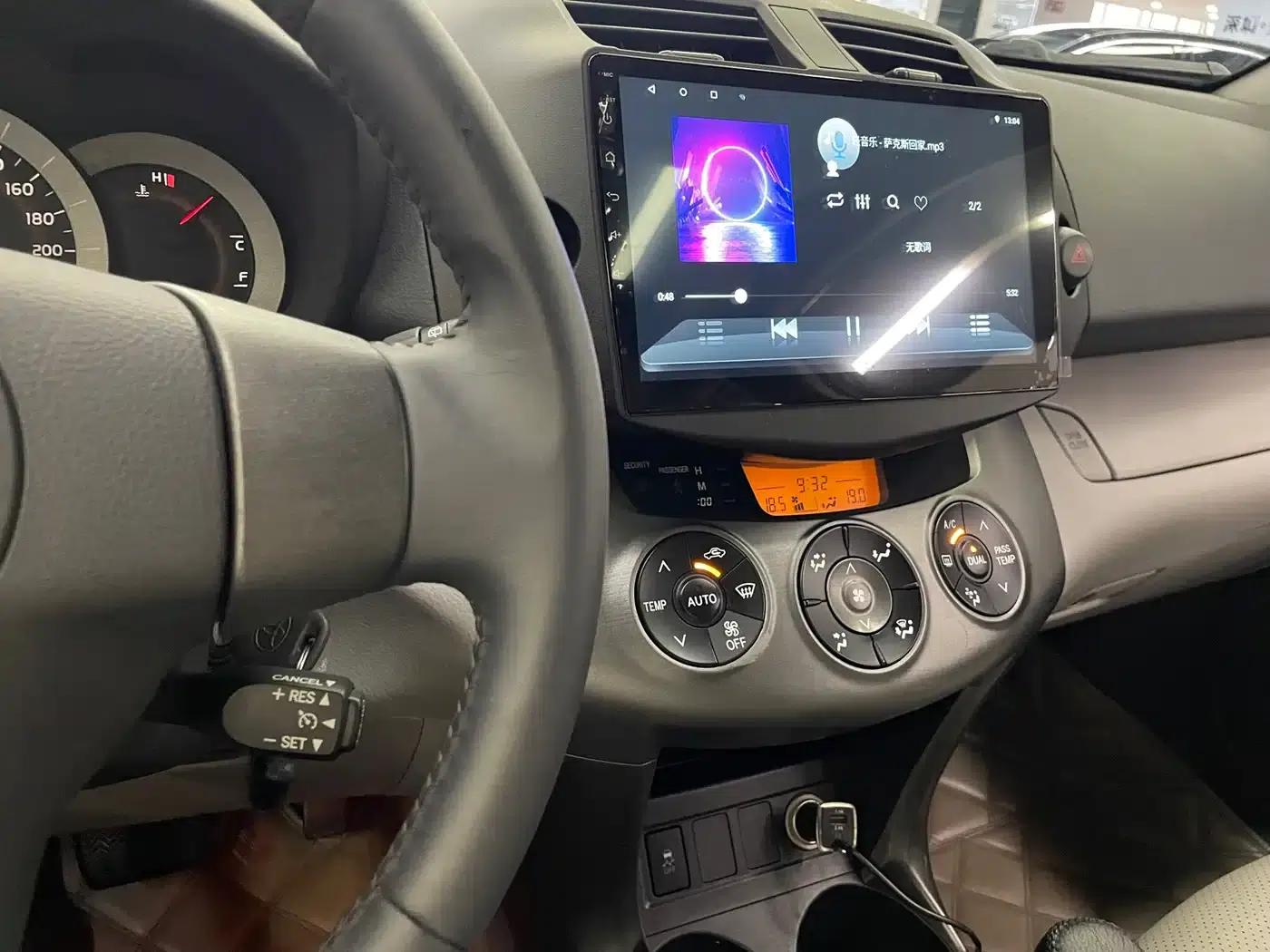 2011 RAV4 2.0L Automatic Classic Edition — миниатюра 17