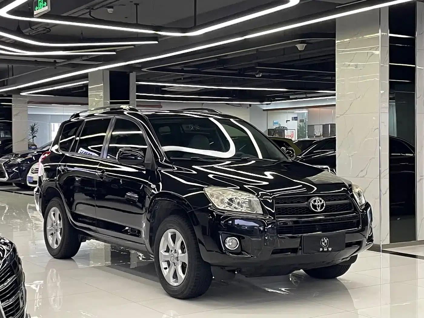 2011 RAV4 2.0L Automatic Classic Edition — миниатюра 3