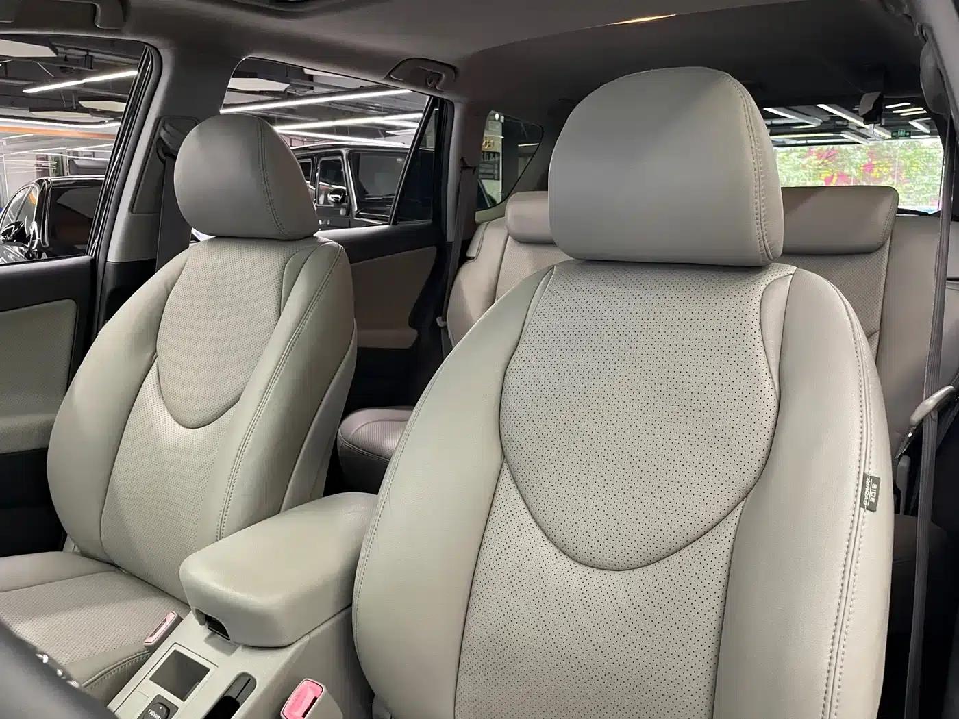 2011 RAV4 2.0L Automatic Classic Edition — миниатюра 24