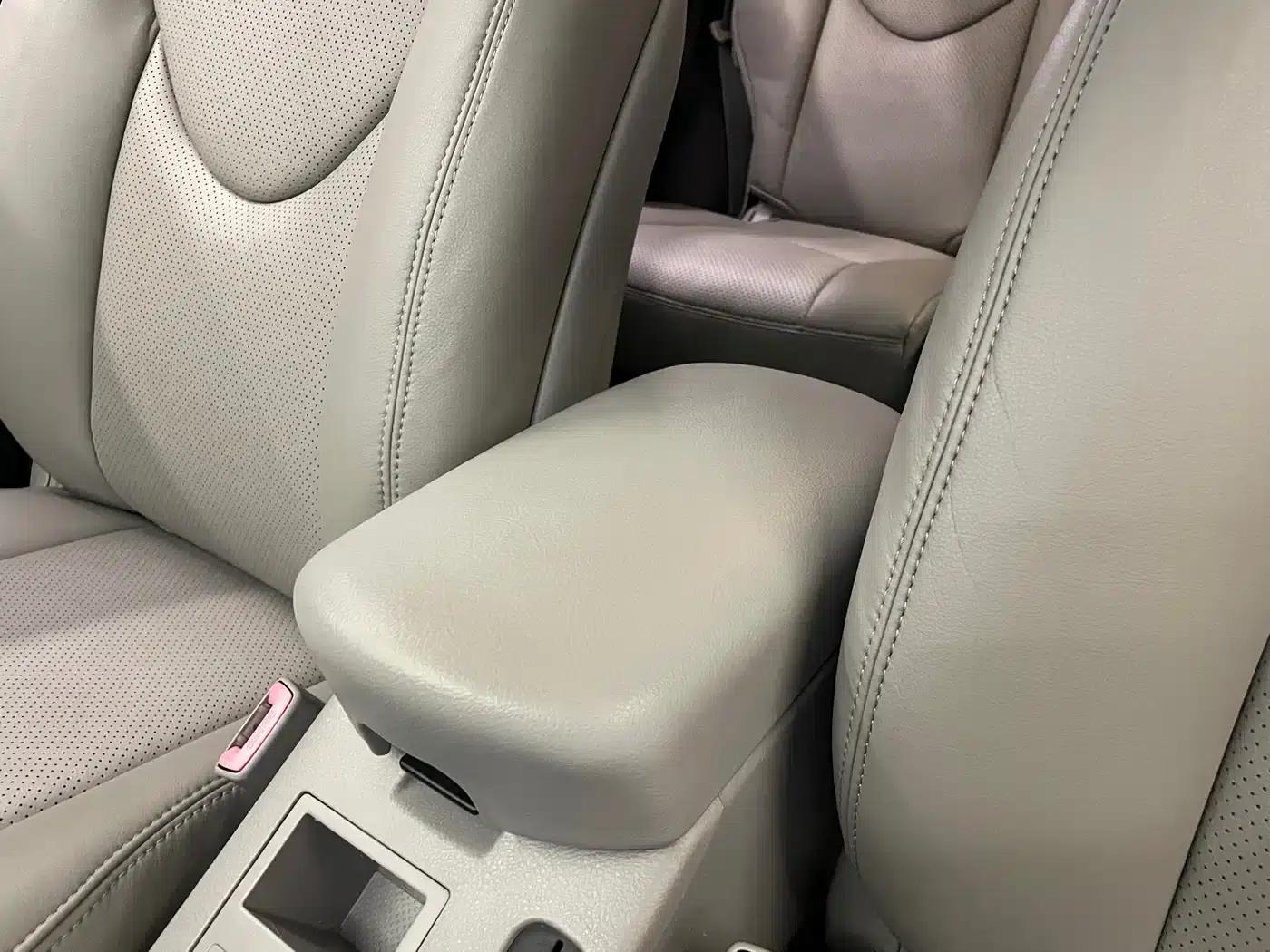 2011 RAV4 2.0L Automatic Classic Edition — миниатюра 27