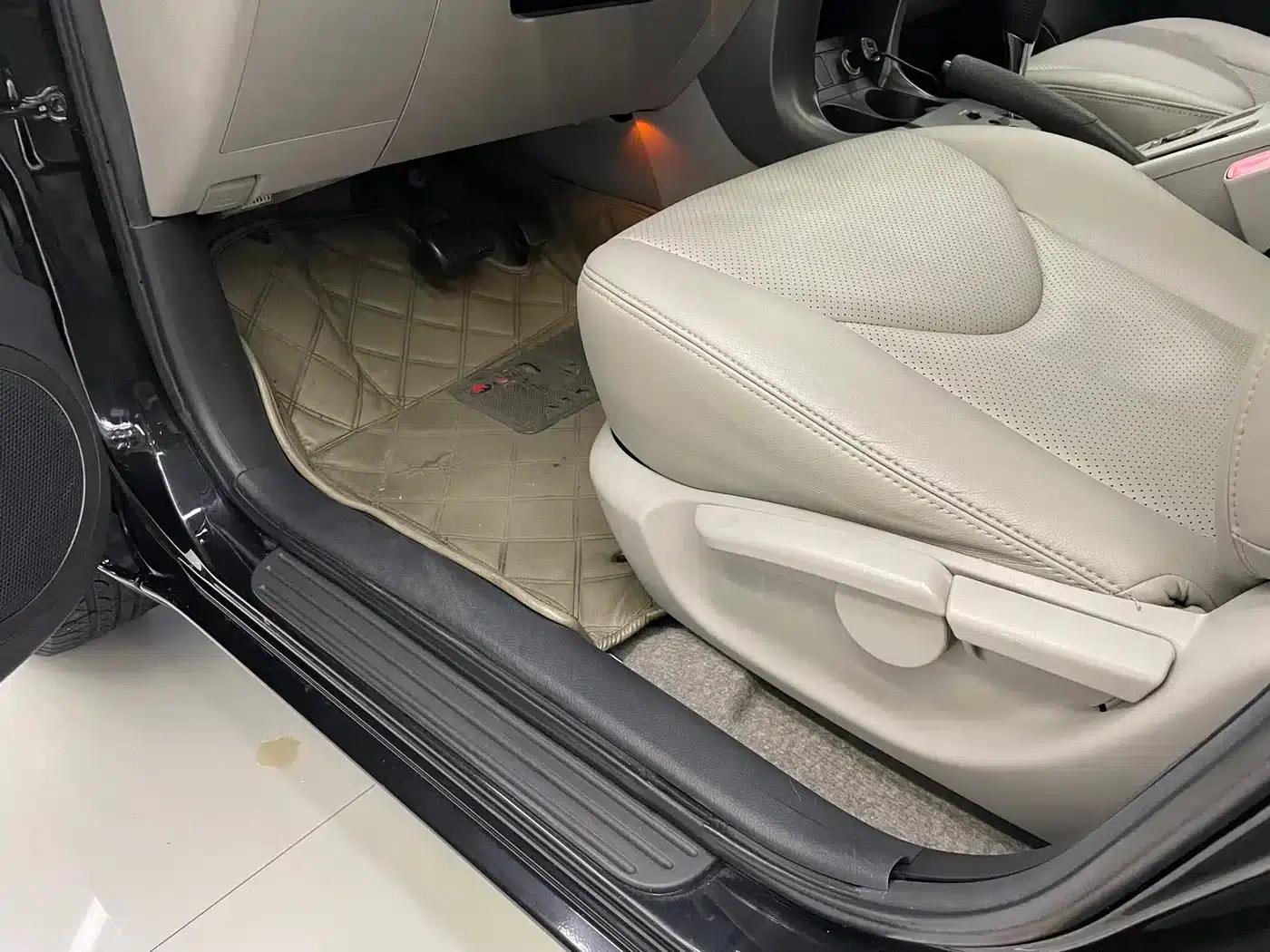 2011 RAV4 2.0L Automatic Classic Edition — миниатюра 29