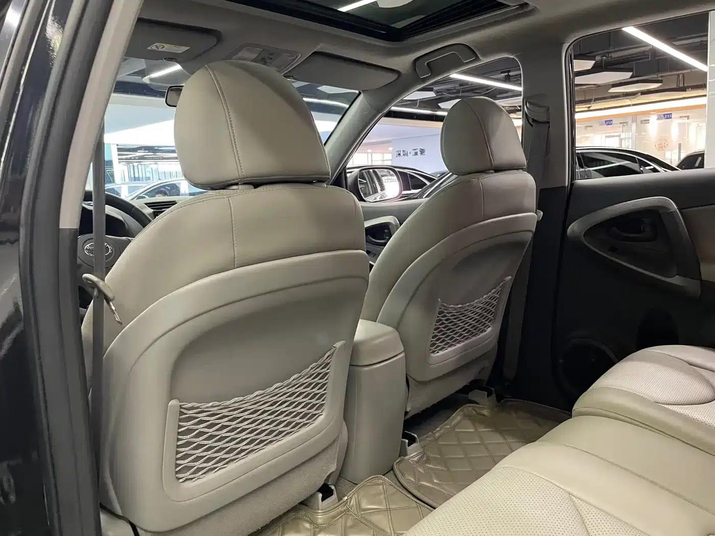 2011 RAV4 2.0L Automatic Classic Edition — миниатюра 35
