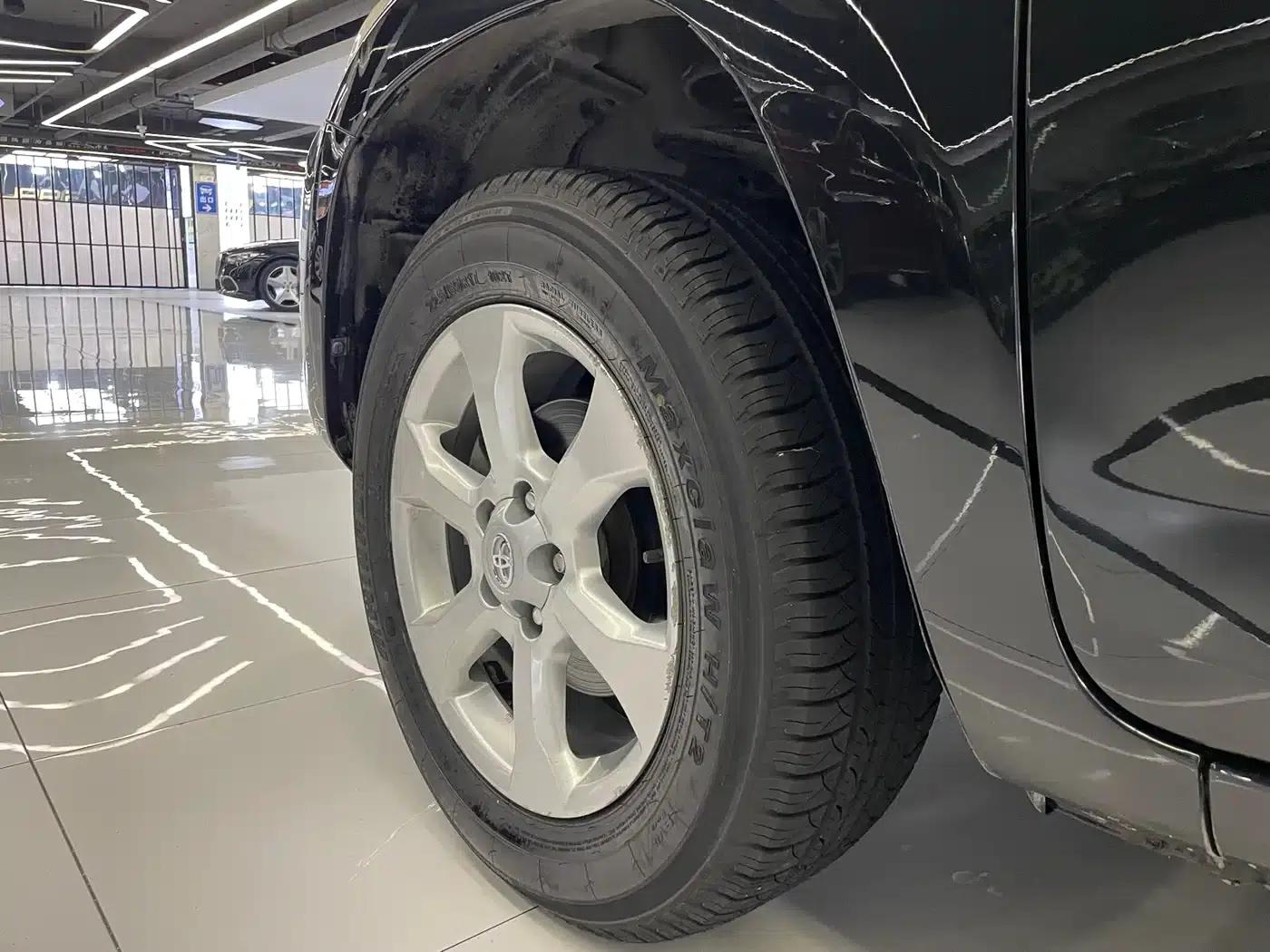 2011 RAV4 2.0L Automatic Classic Edition — миниатюра 40