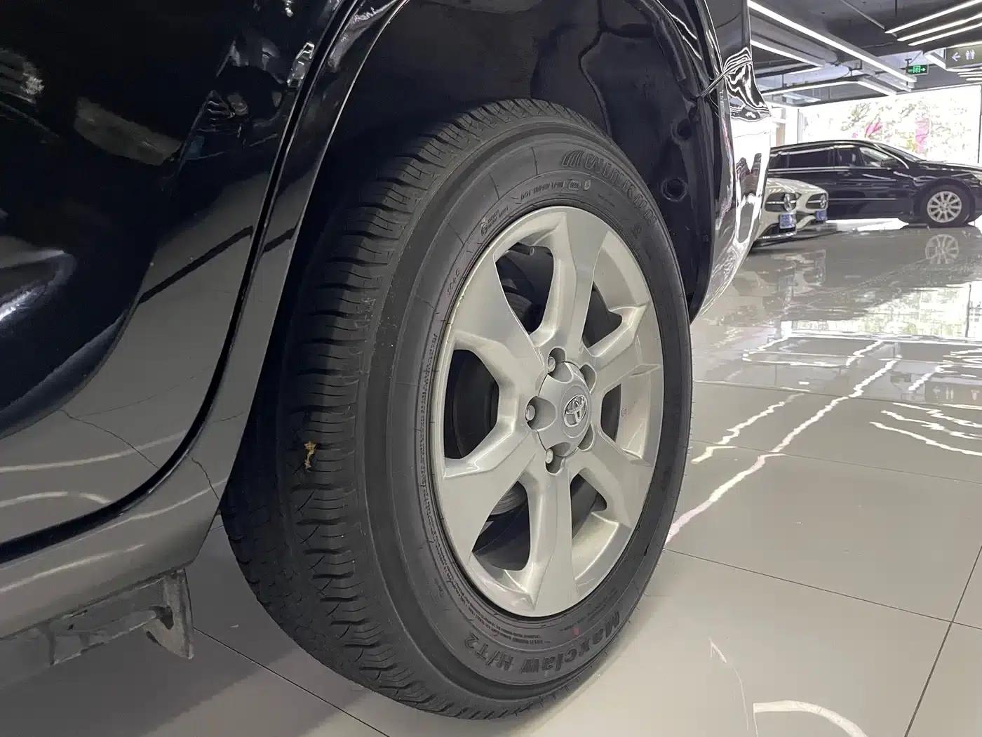 2011 RAV4 2.0L Automatic Classic Edition — миниатюра 41