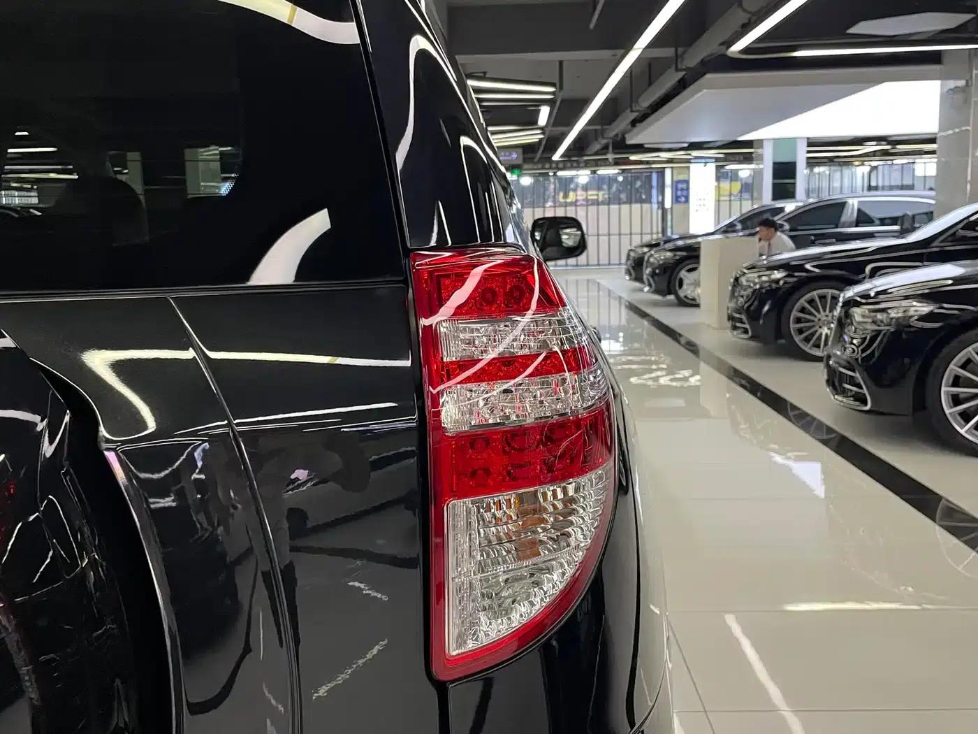 2011 RAV4 2.0L Automatic Classic Edition — миниатюра 44