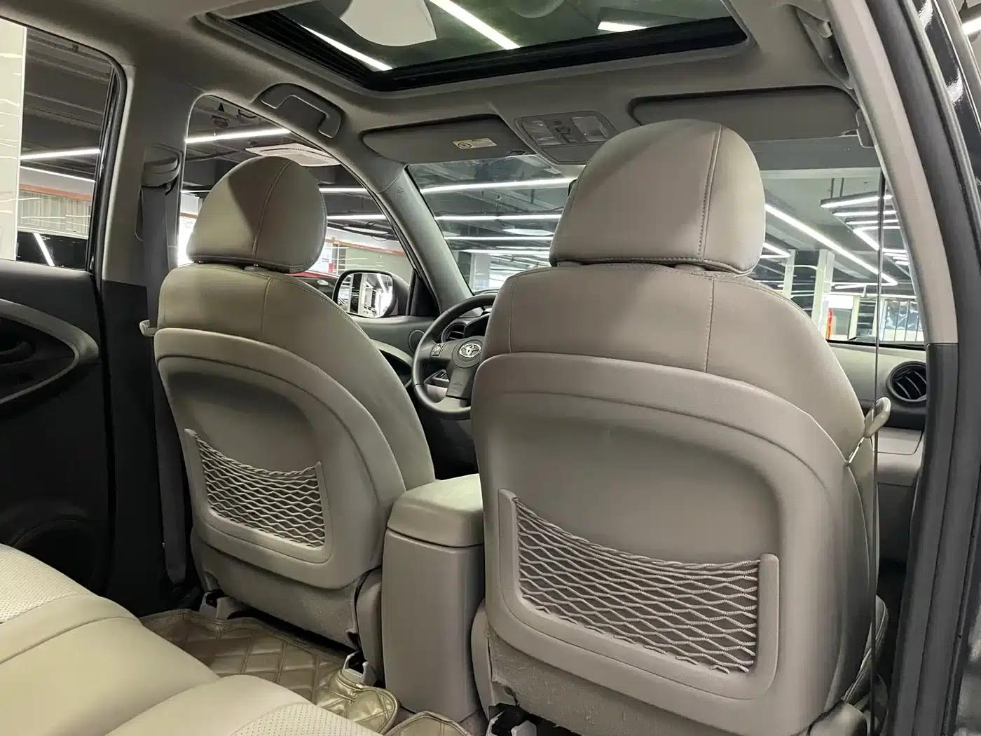 2011 RAV4 2.0L Automatic Classic Edition — миниатюра 10
