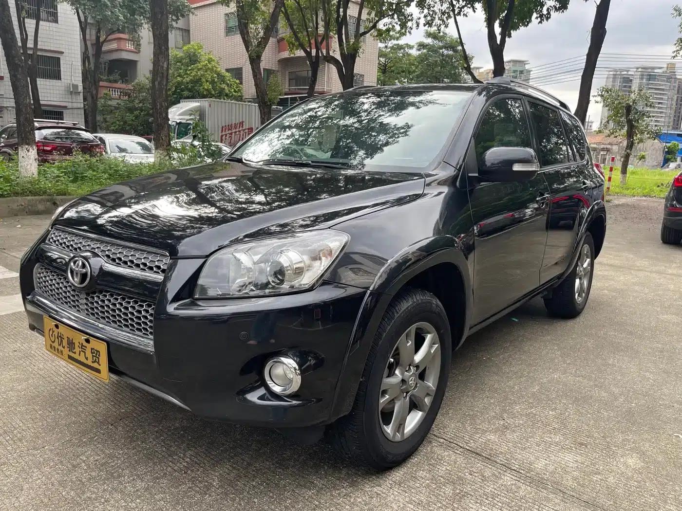 RAV4 2013 Special Edition 2.0L Automatic Classic — миниатюра 1