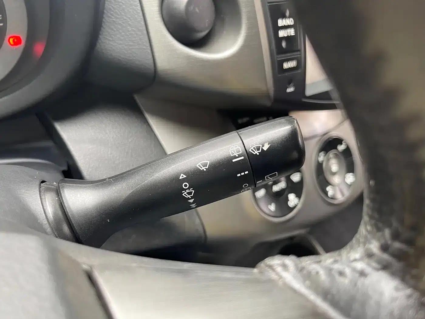 RAV4 2013 Special Edition 2.0L Automatic Classic — миниатюра 11