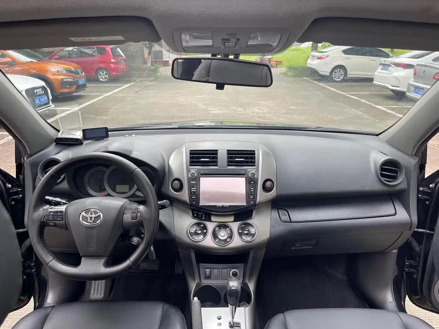 RAV4 2013 Special Edition 2.0L Automatic Classic — миниатюра 18