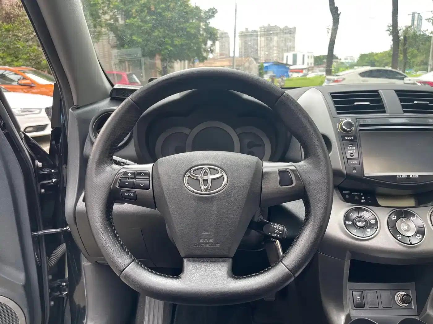RAV4 2013 Special Edition 2.0L Automatic Classic — миниатюра 19
