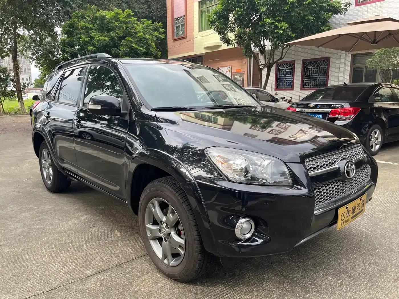 RAV4 2013 Special Edition 2.0L Automatic Classic — миниатюра 3