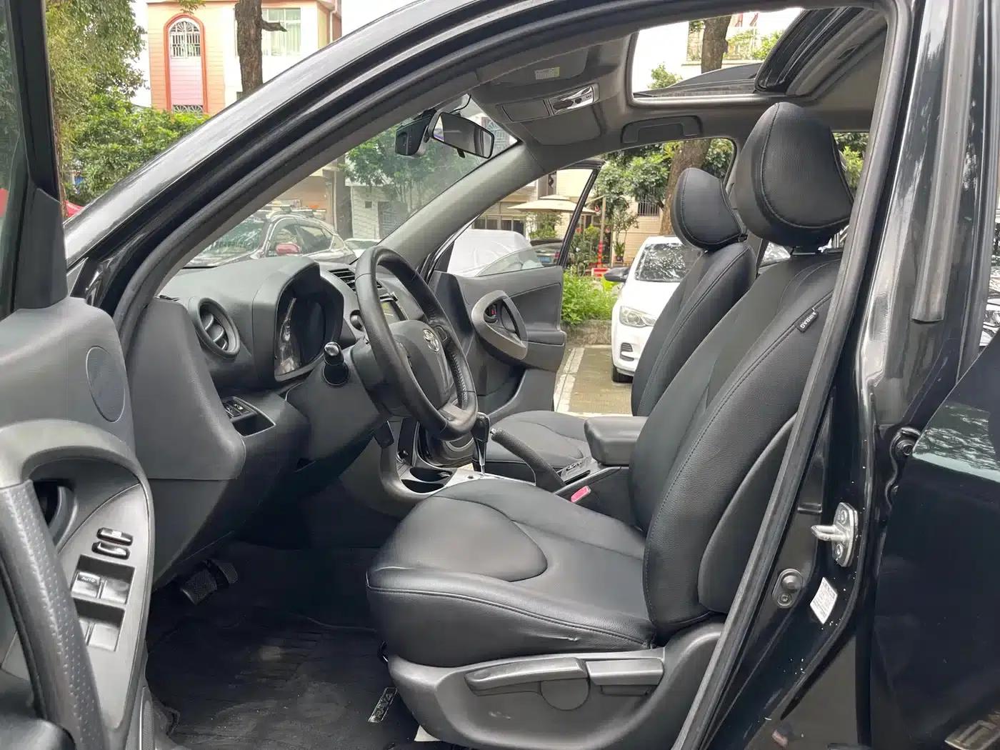 RAV4 2013 Special Edition 2.0L Automatic Classic — миниатюра 4