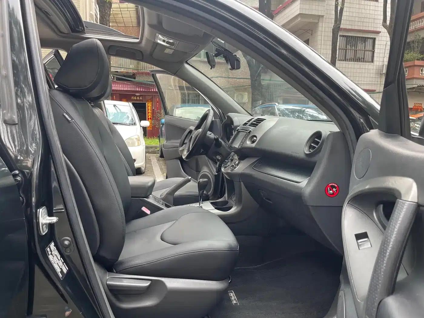 RAV4 2013 Special Edition 2.0L Automatic Classic — миниатюра 5