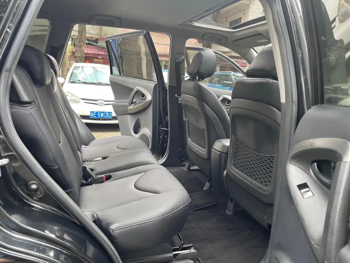 RAV4 2013 Special Edition 2.0L Automatic Classic — миниатюра 6