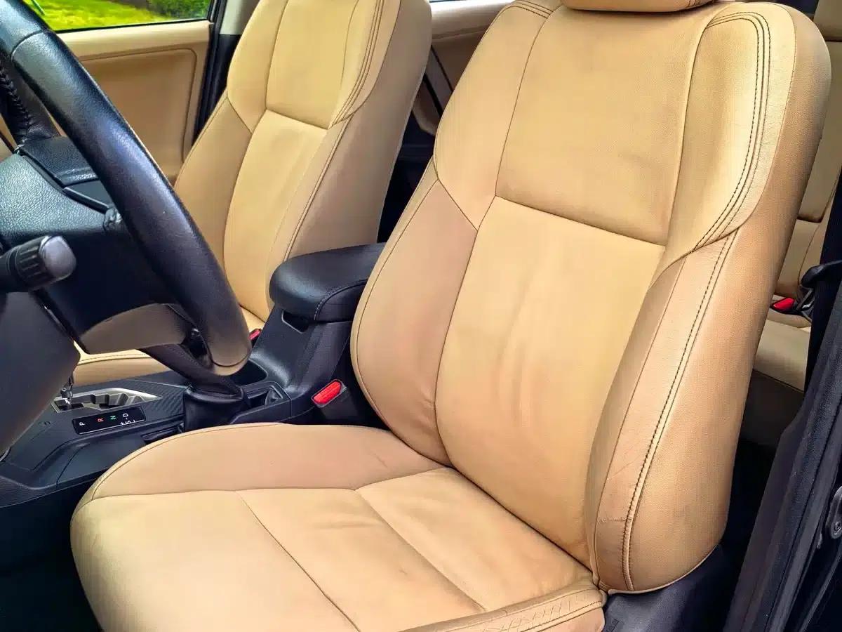 2015 RAV4 2.5L Automatic 4WD Elite Edition — миниатюра 13