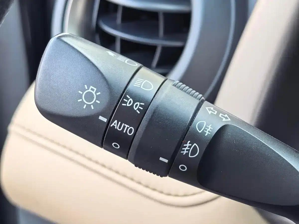 2015 RAV4 2.5L Automatic 4WD Elite Edition — миниатюра 17