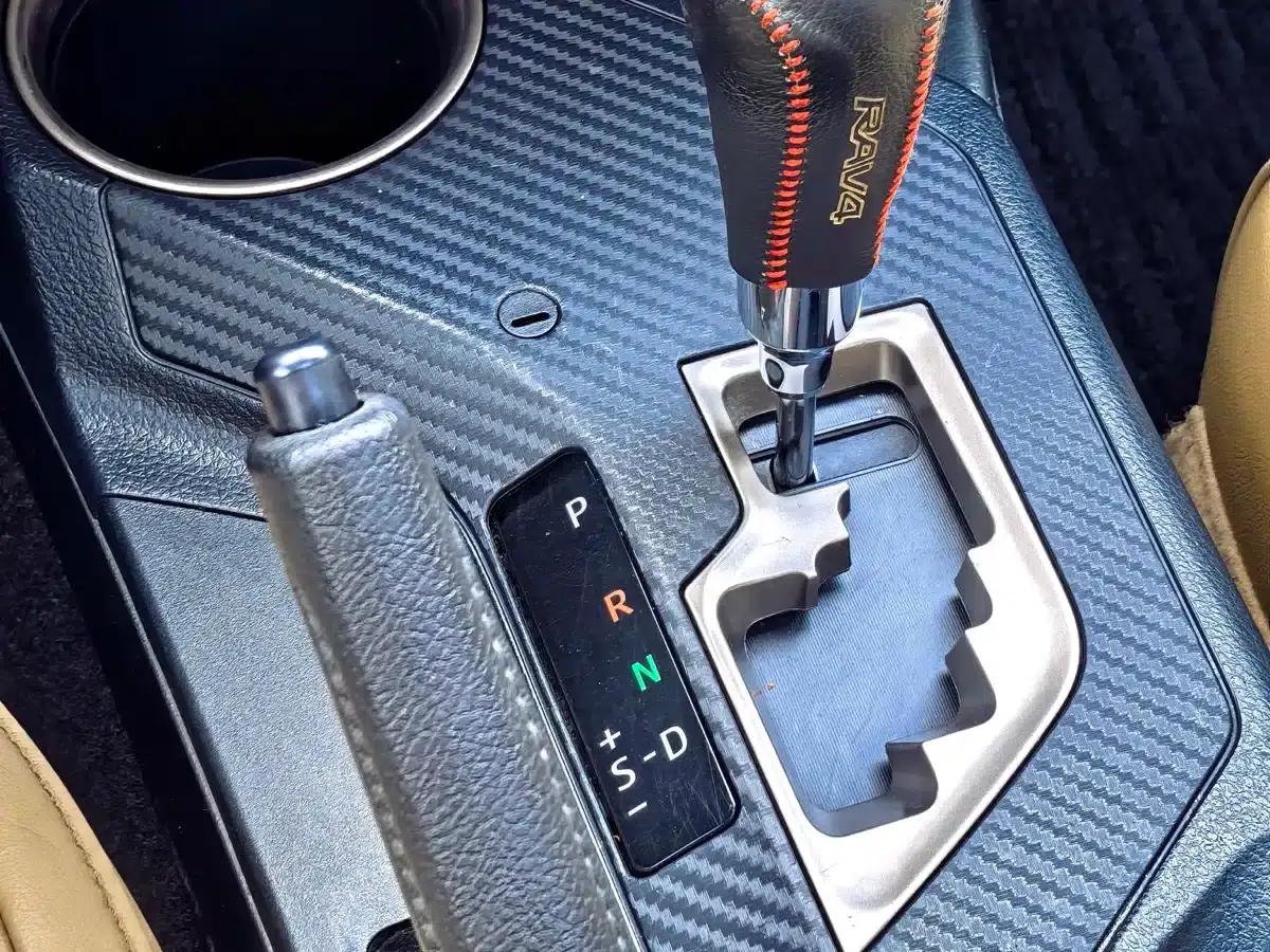 2015 RAV4 2.5L Automatic 4WD Elite Edition — миниатюра 19