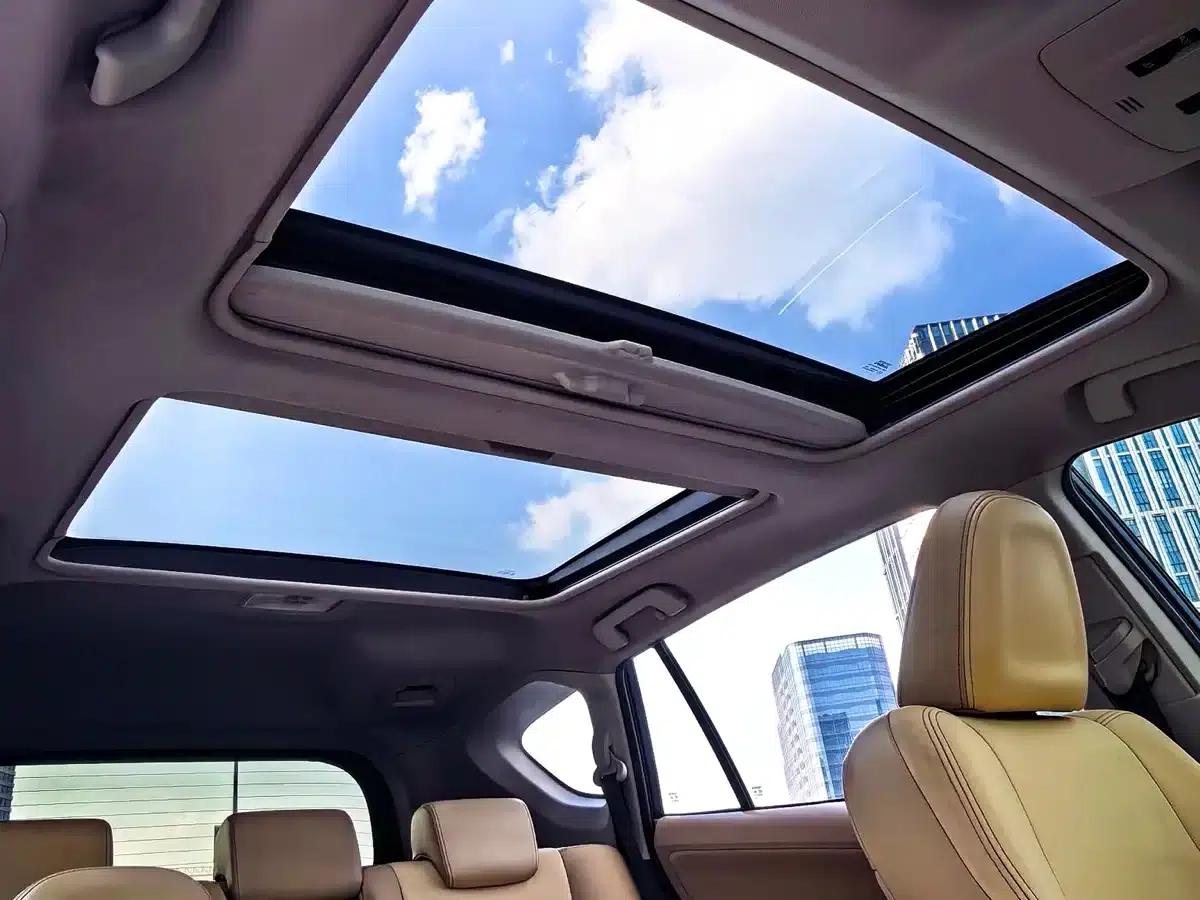 2015 RAV4 2.5L Automatic 4WD Elite Edition — миниатюра 28