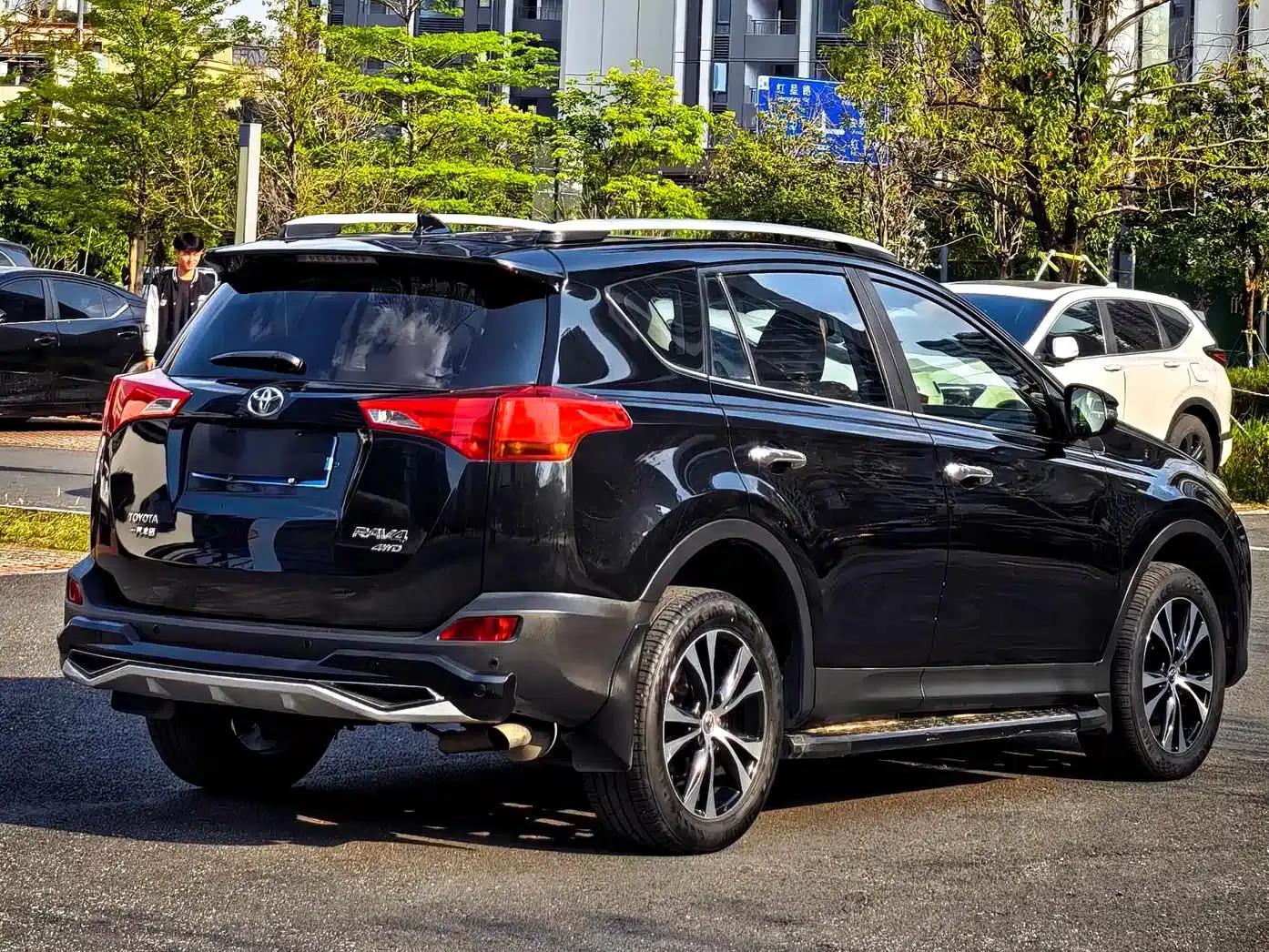 2015 RAV4 2.5L Automatic 4WD Elite Edition — миниатюра 6