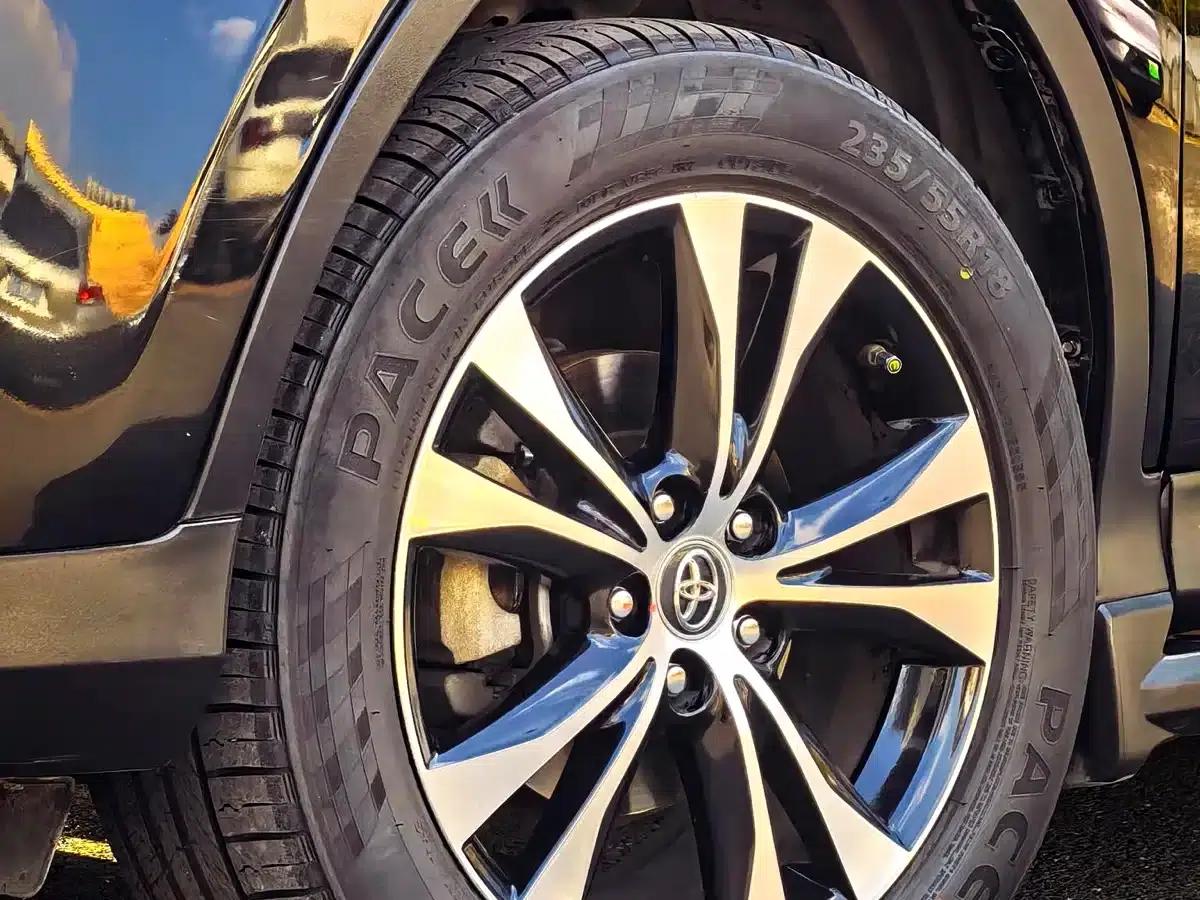 2015 RAV4 2.5L Automatic 4WD Elite Edition — миниатюра 8