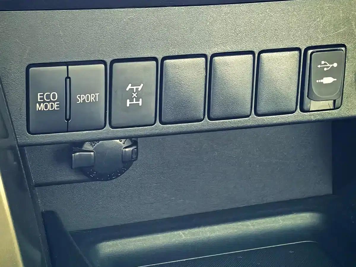 2013 RAV4 2.5L Automatic 4WD Elite Edition — миниатюра 22
