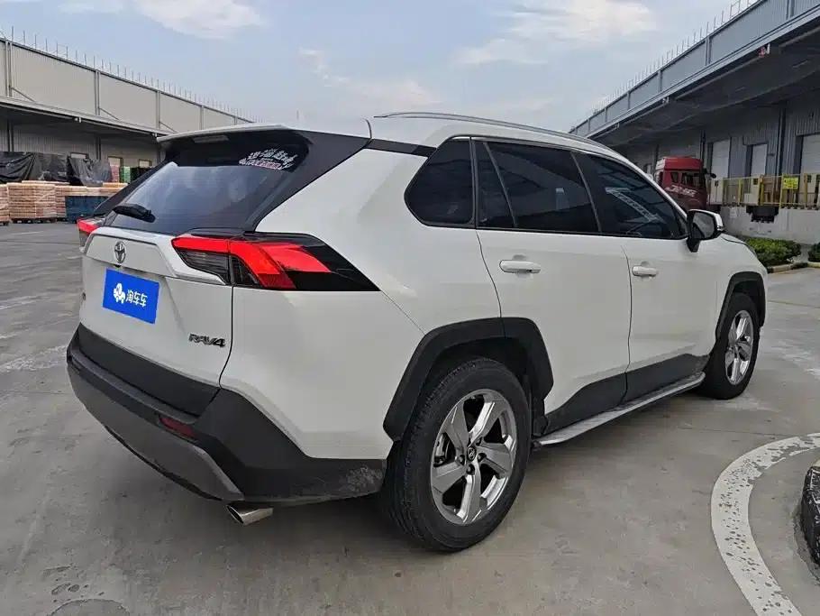 RAV4 2021 2.0L CVT 2WD Fashion Plus Edition — миниатюра 3
