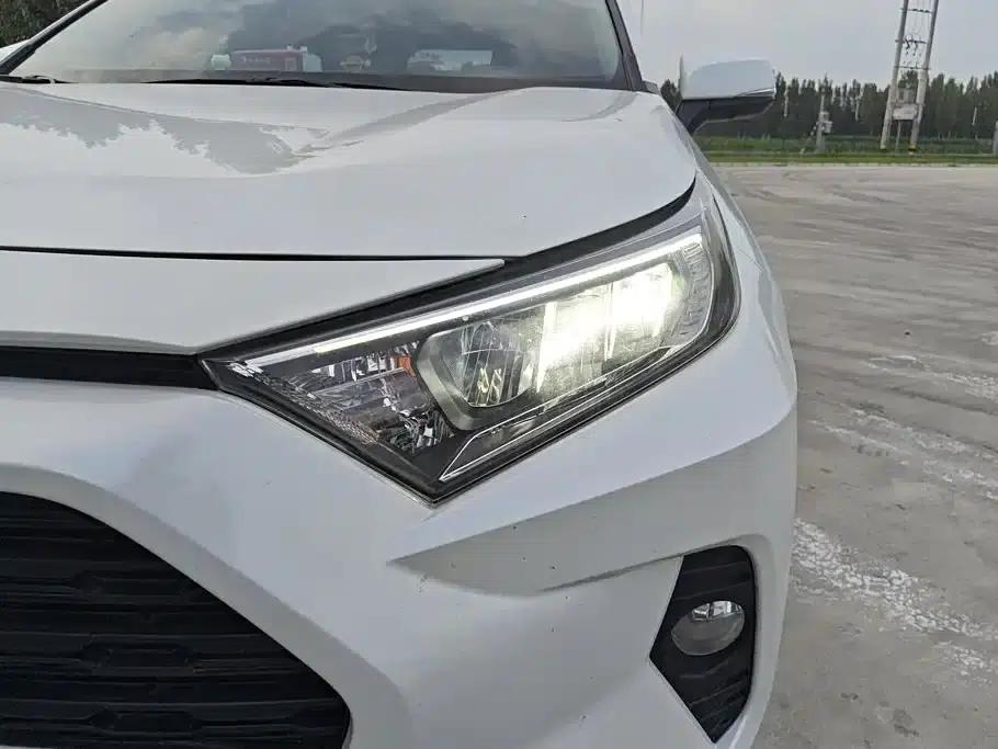 RAV4 2021 2.0L CVT 2WD Fashion Plus Edition — миниатюра 5